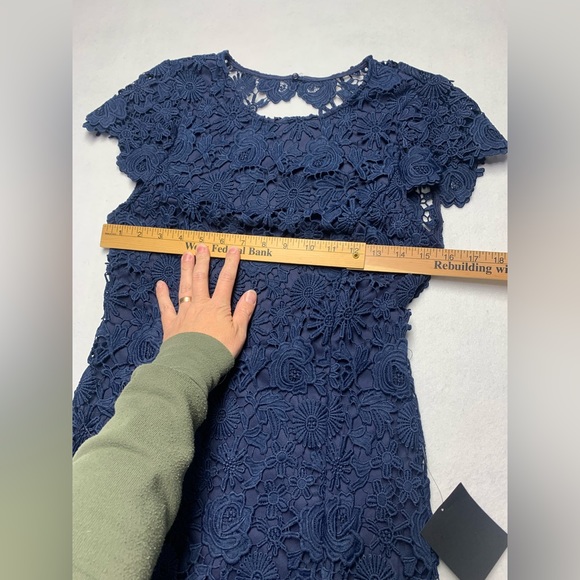 Lulus Navy Blue Open Back Dress all over lace - size Medium NWT - Picture 6 of 7